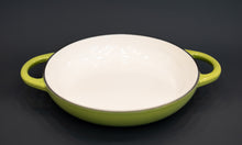 Заредете изображение във визуализатора на галерията – Чугунена тава с емайл
